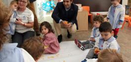 José Manuel Rey Varela acudiu á demostración da aplicación na escola infantil de Ames-Bertamiráns.