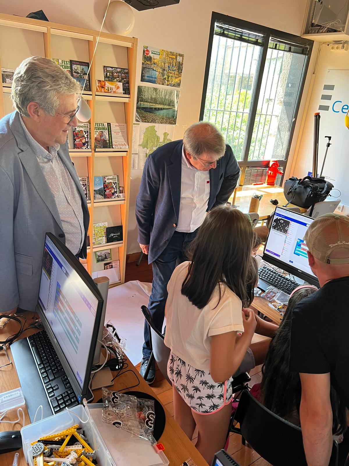 Visita ao Obradoiro Girl Steam en Leiro.