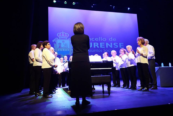 Actuación de la coral Gaudeamus durante la presentación.