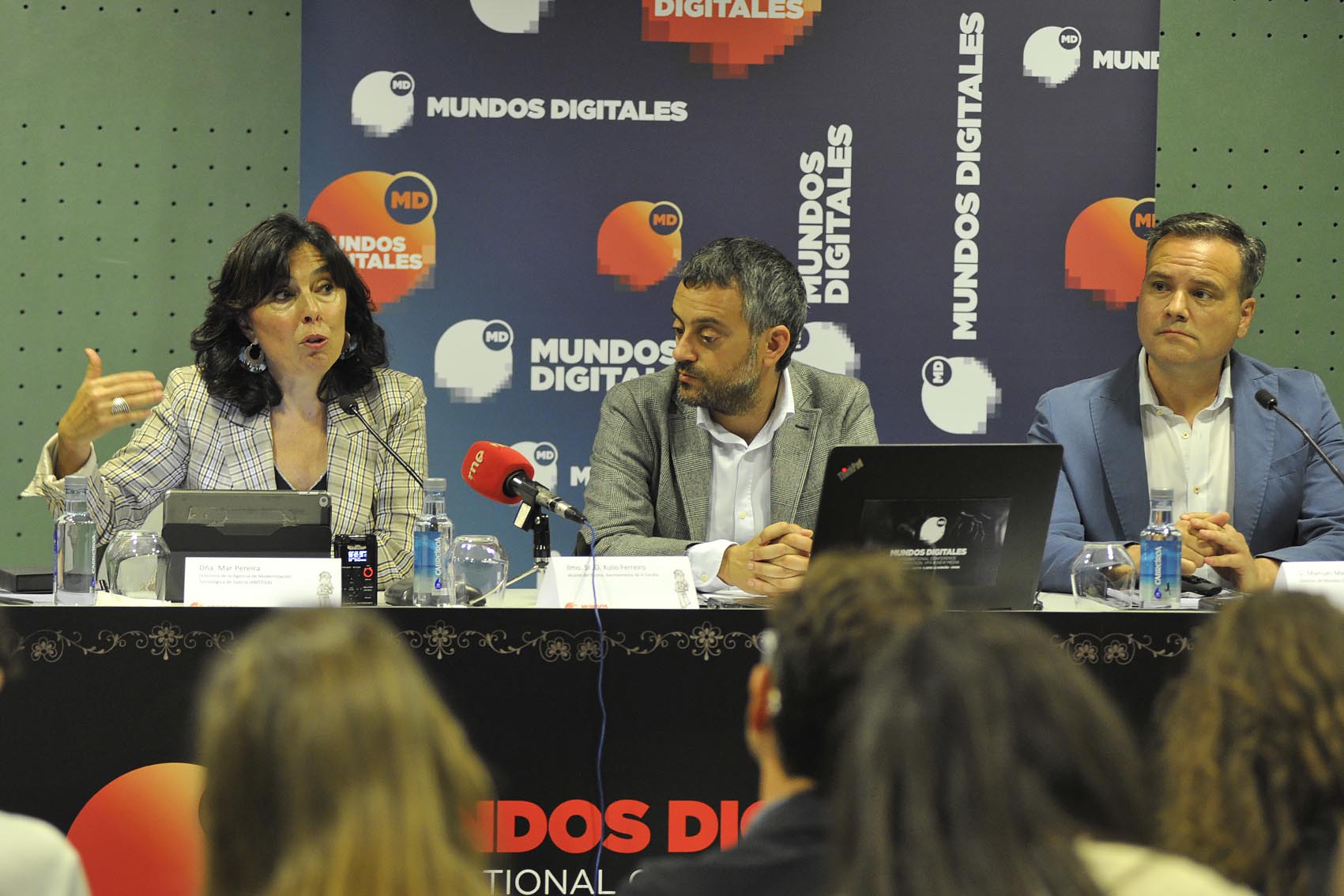 Mar Pereira, Xulio Ferreiro e Manuel Meijide na presentación de Mundos Dixitais.