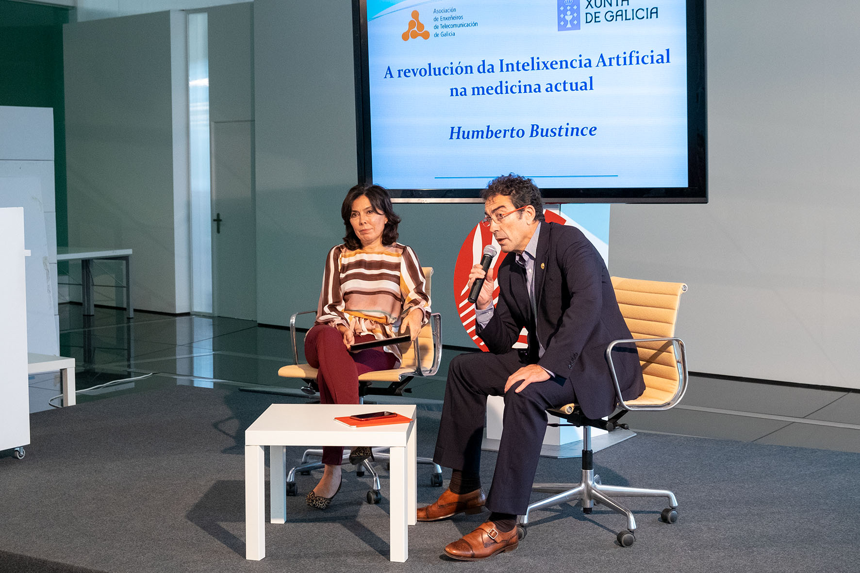 Presentación da charla sobre intelixencia artificial.