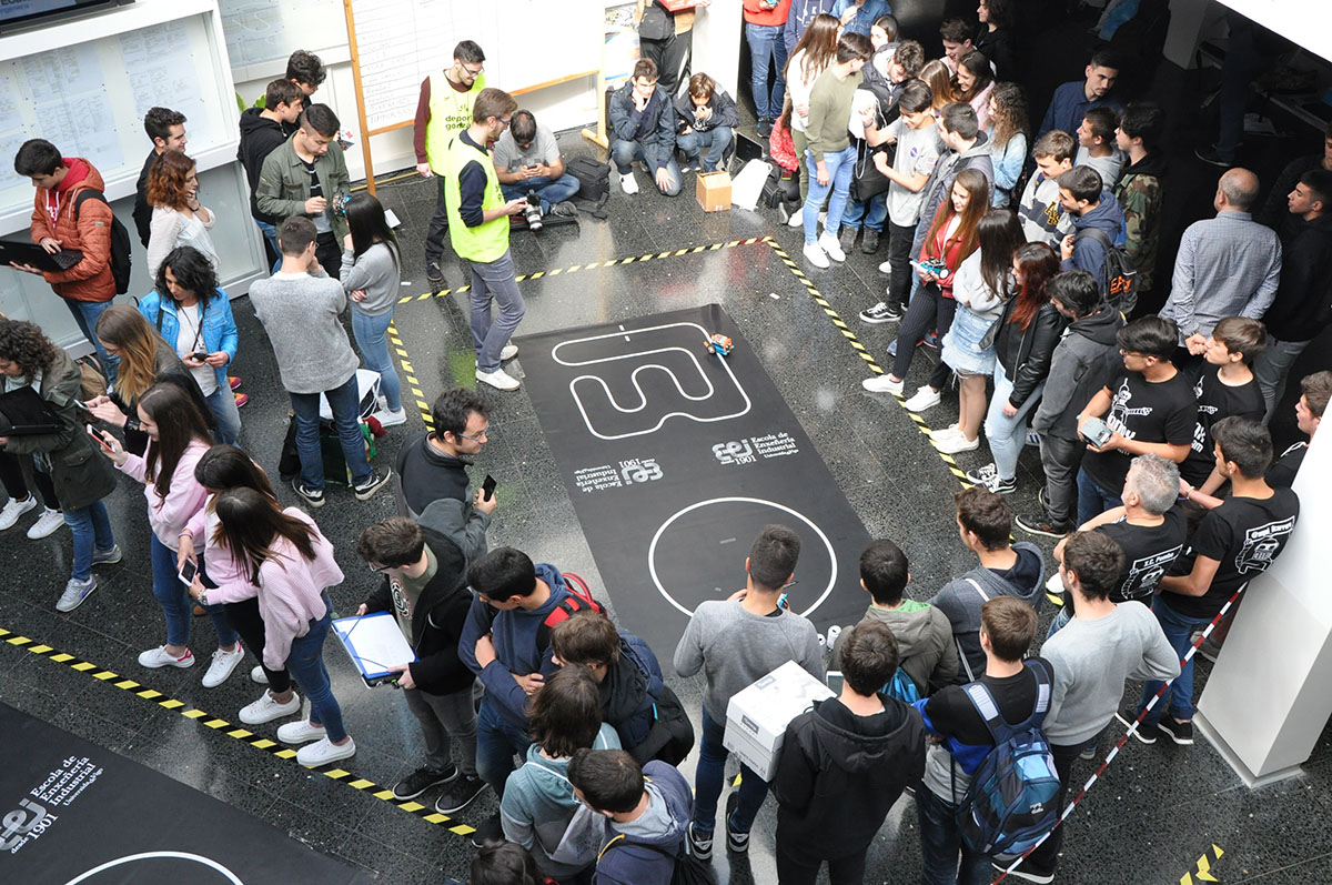III Competición de Robots en la Escuela de Ingeniería Industrial.