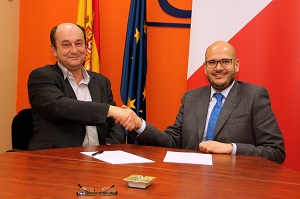 Firma del convenio entre COCEMFE y la Fundación Vodafone España.