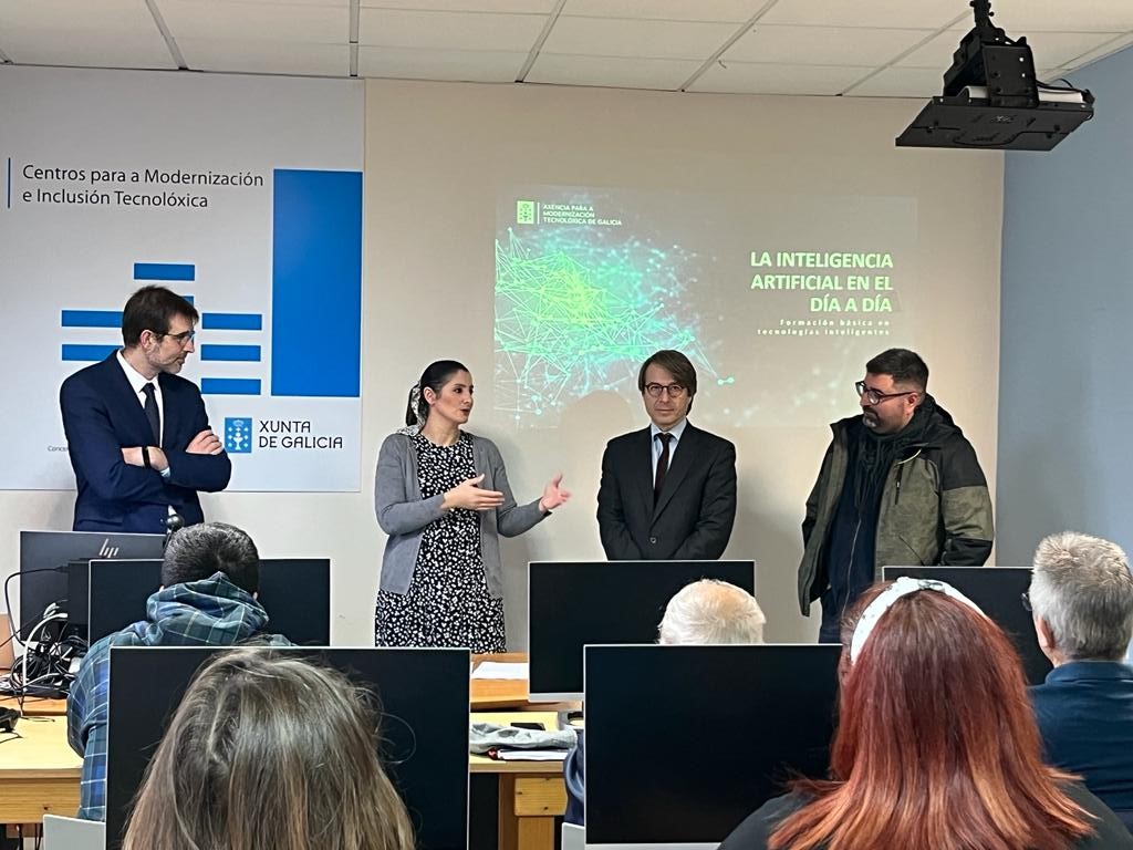 Miguel Corgos e Julián cerviño na aula CeMIT de Moaña.