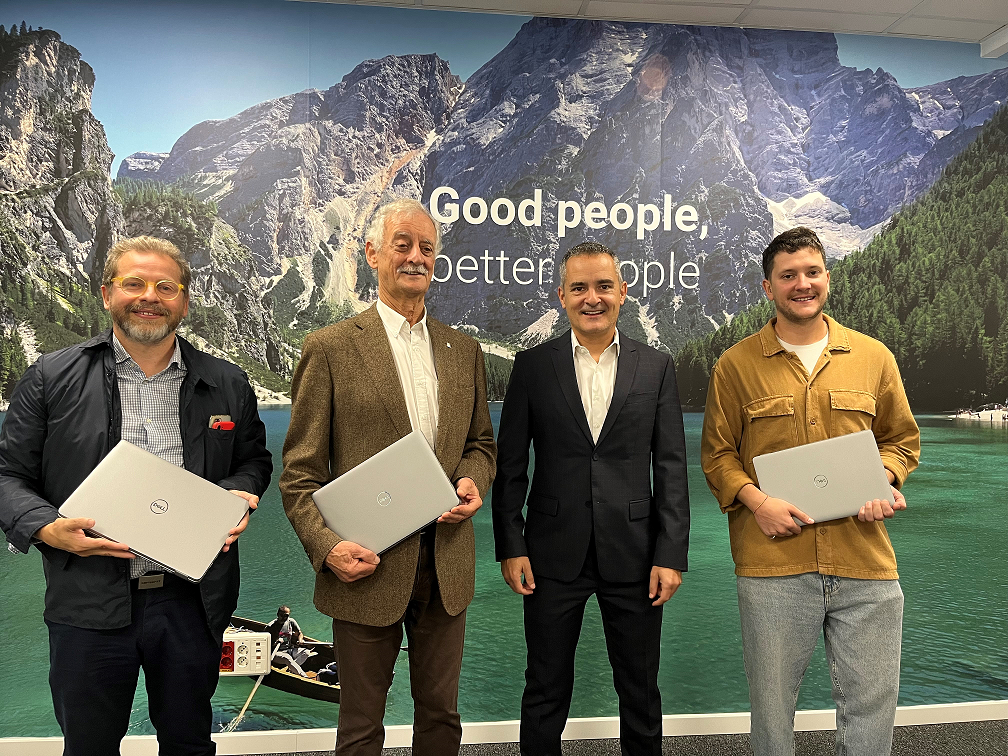 Doazón equipamento NTT DATA.