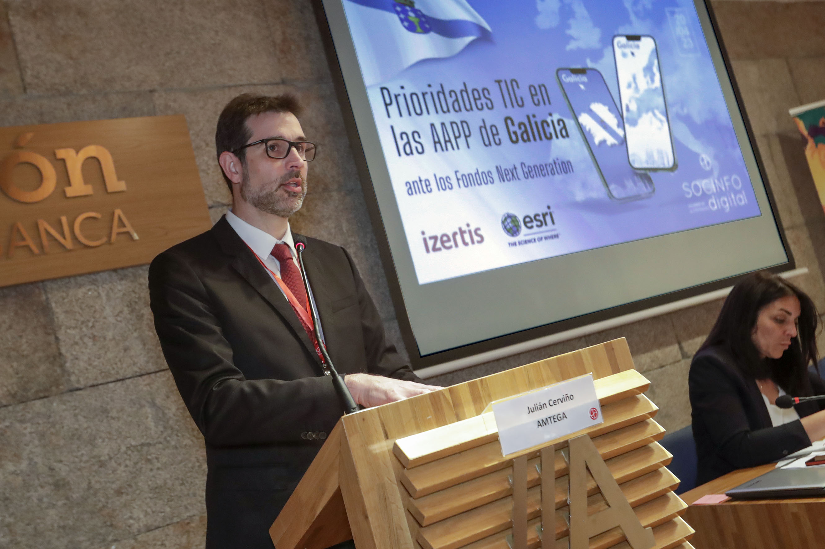 O director da Amtega, Julián Cerviño, durante a inauguración da xornada.