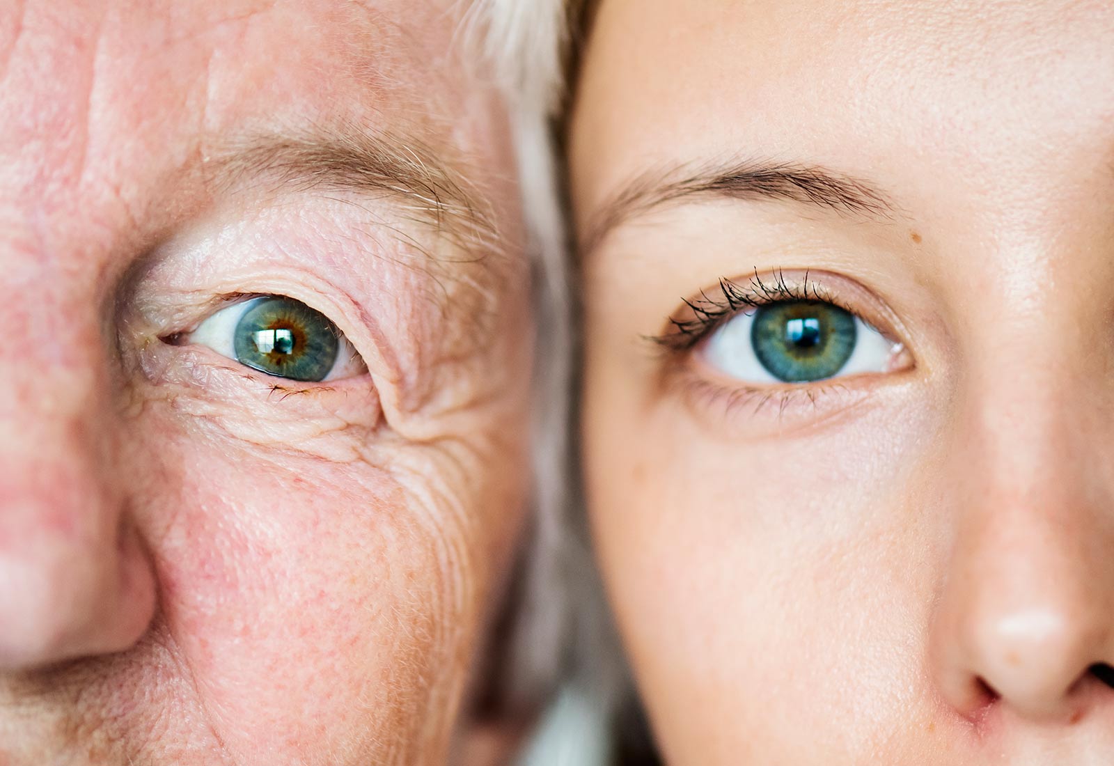 Metade dunha cara anciá xunto a unha metade dunha cara nova.