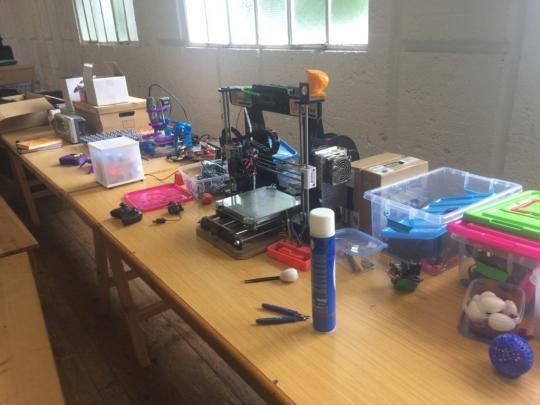 Mesa con herramientas 