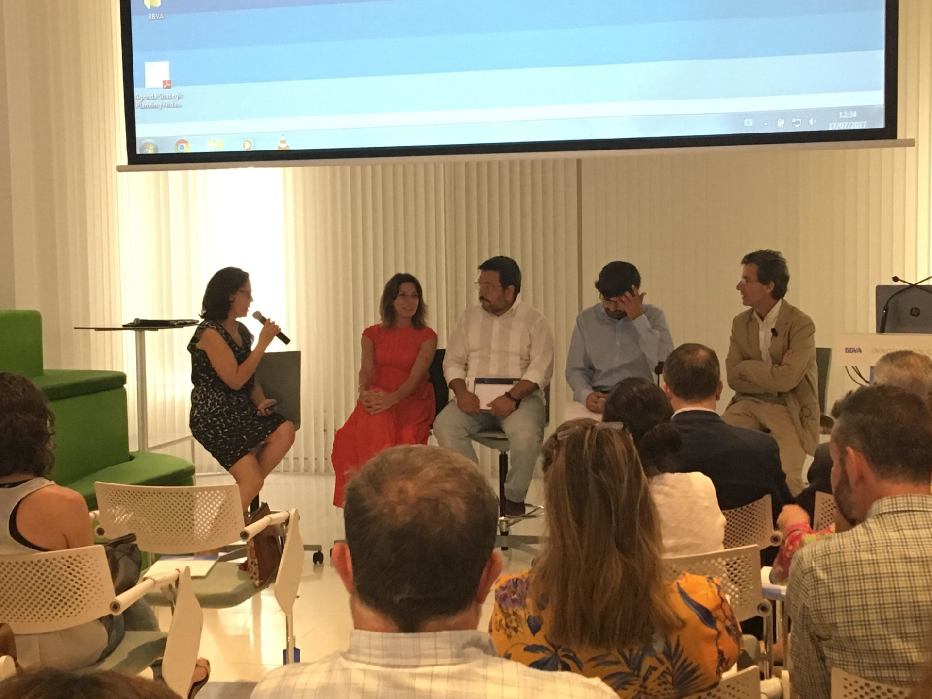 Mesa redonda con algunos de los participantes en BBVA Momentum.