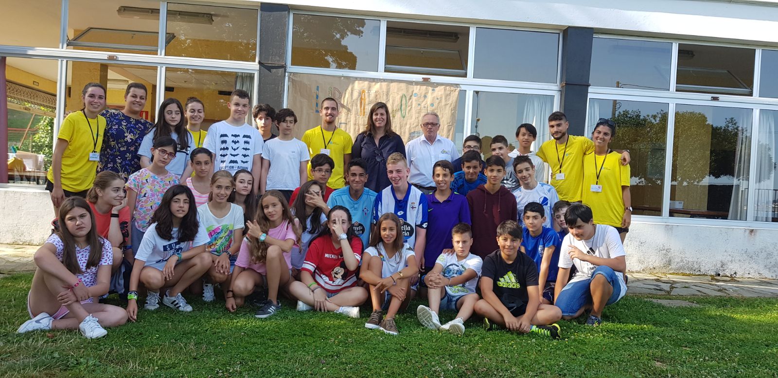 La directora general de Juventud, Participación y Voluntariado, Cecilia Vázquez Suárez, pasó parte de la mañana de hoy con los participantes en el campamento 