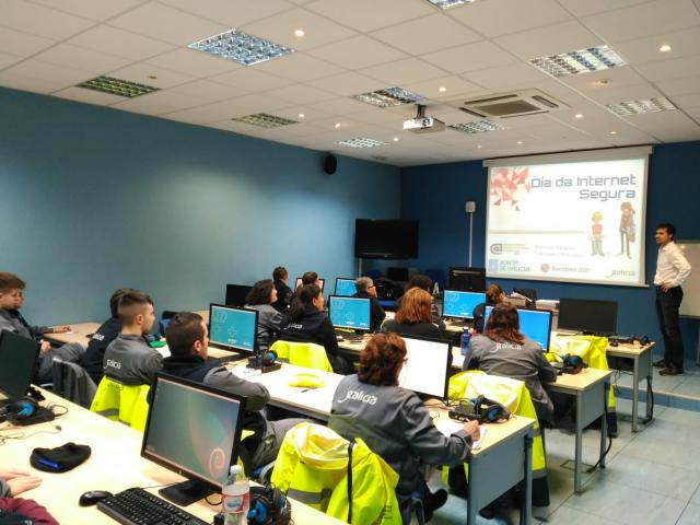 Charla en el aula CeMIT de Celanova impartida por Ivan Luis Vázquez.