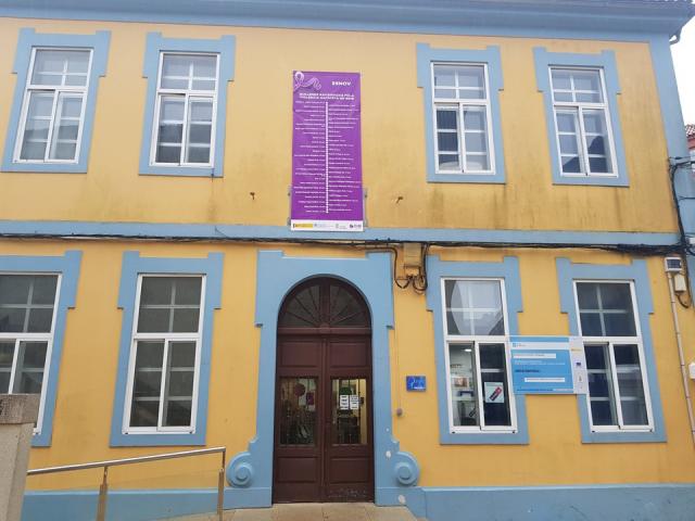 Fachada del CIM de Padrón.