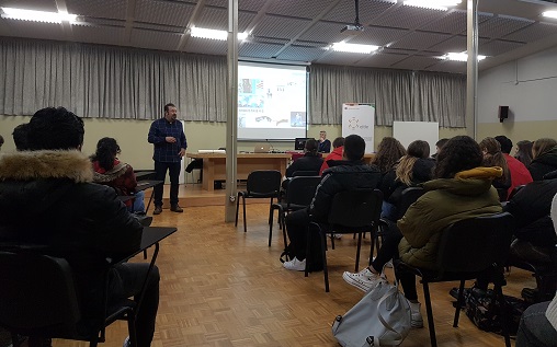 Momento de la charla.