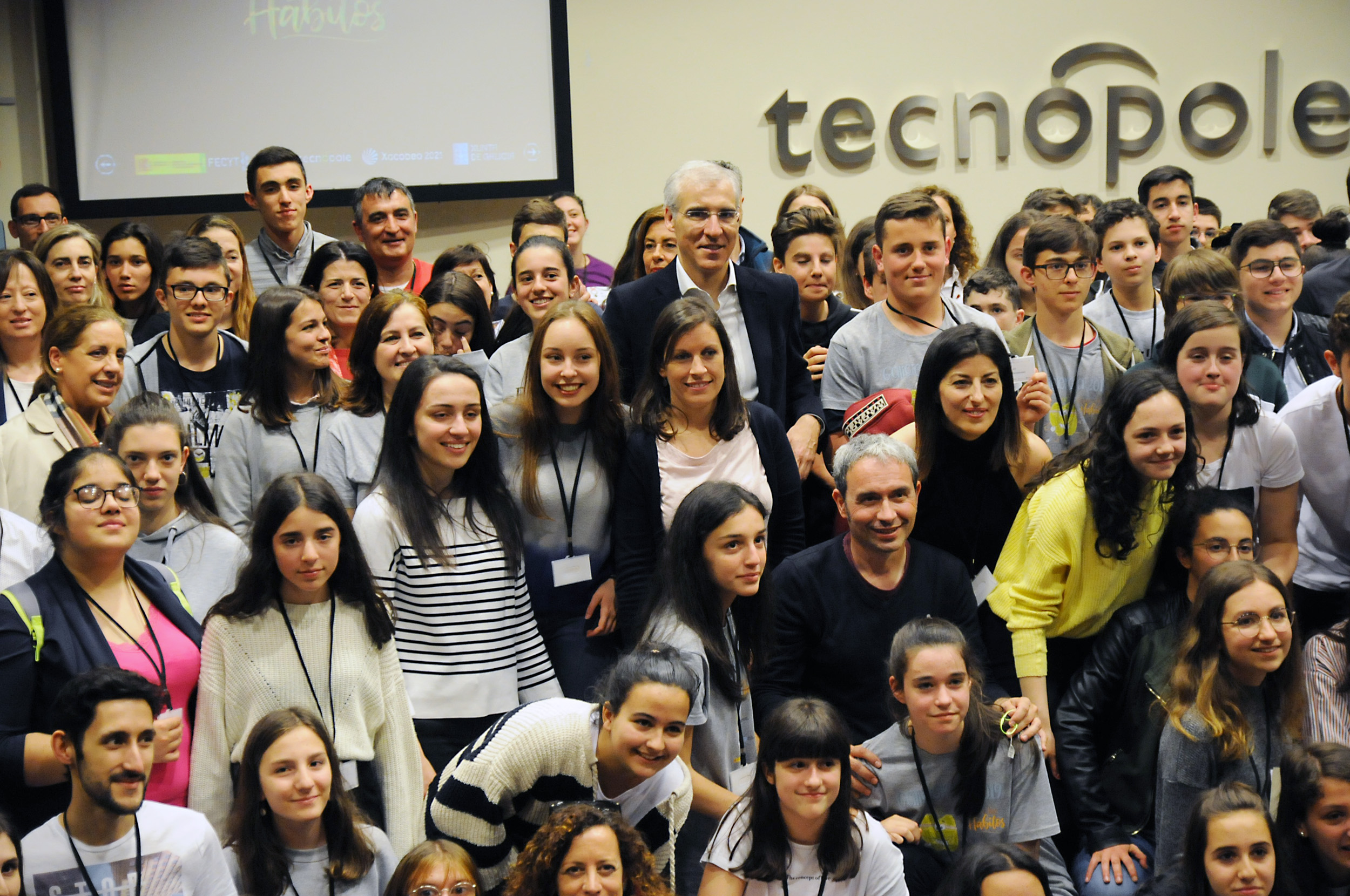 Francisco Conde, durante a súa visita á Tecnópole para ver os proxectos de Galiciencia.