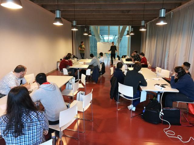 Reunión de participantes del Coruña Hacks.