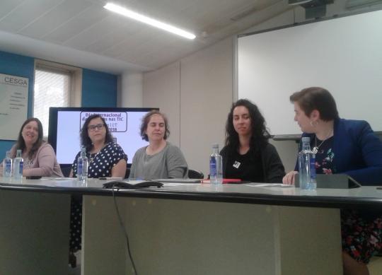 Participantes en el coloquio del Día Internacional de las Chicas en las TIC.