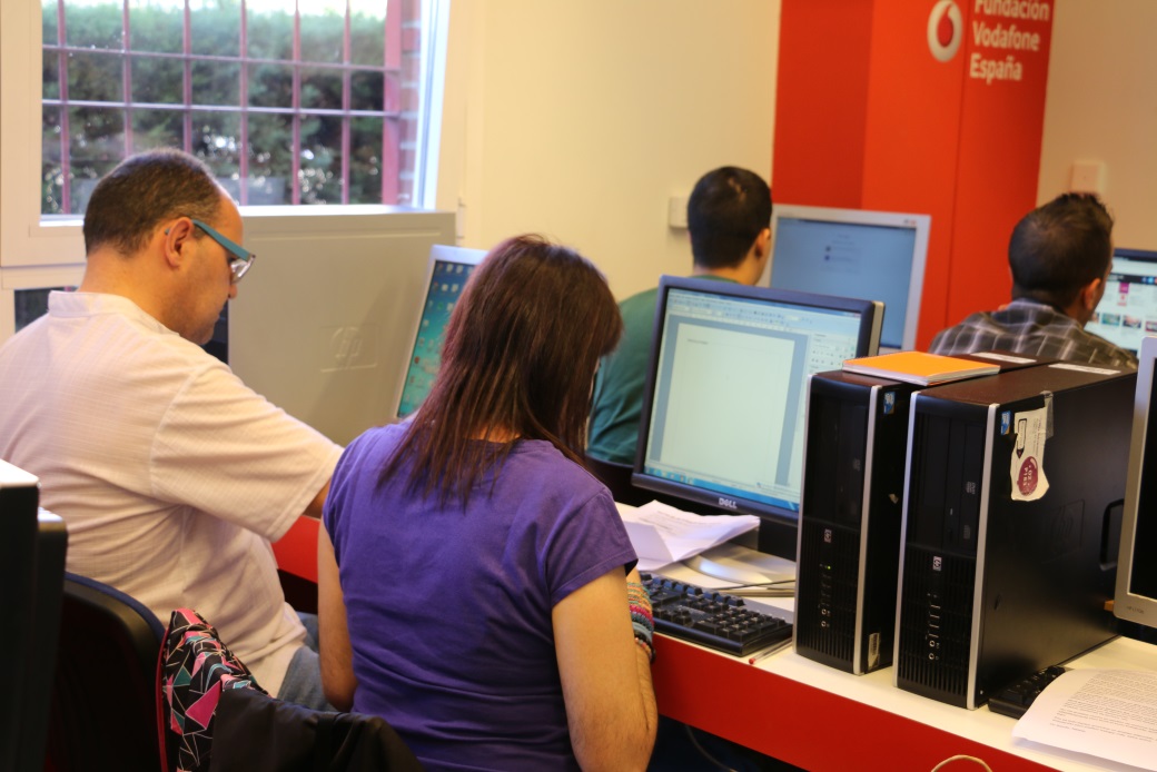 Participantes en un aula de Adisli