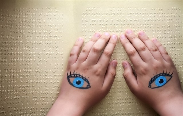 Las personas con discapacidad visual desarrollan la ecolocalización.