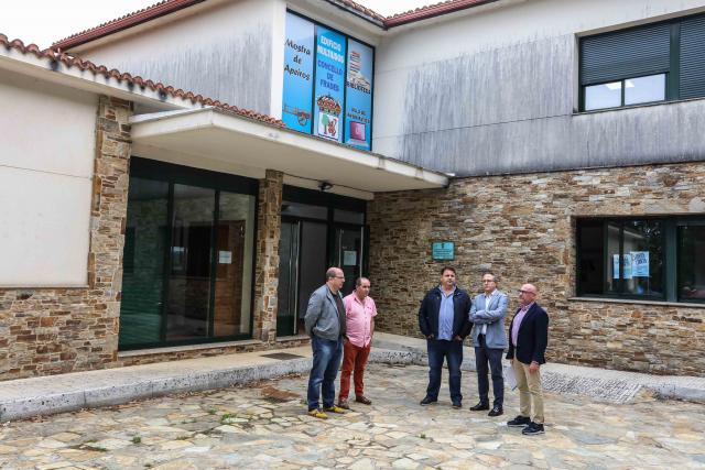 Exterior del aula informática del Ayuntamiento de Frades.