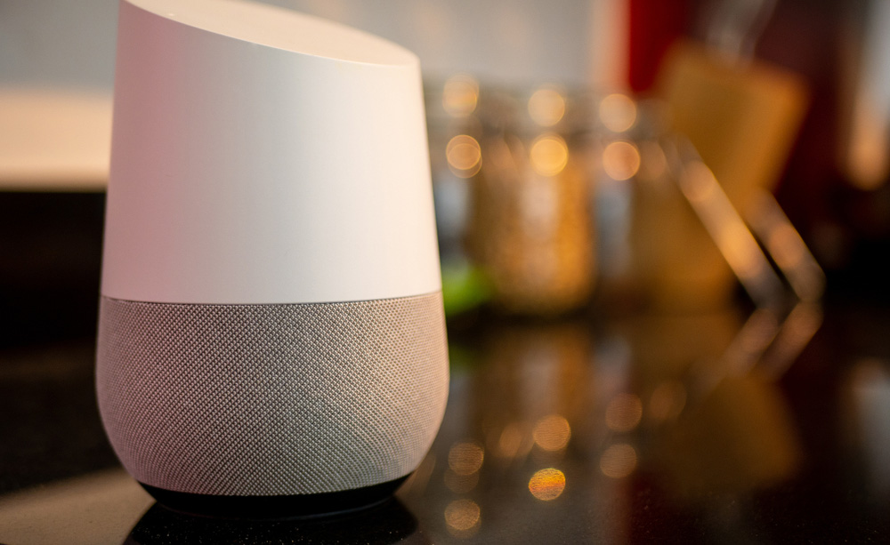 Altofalante intelixente con Google Assistant integrado.