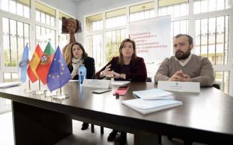 Cecilia Vázquez estuvo acompañada en la presentación por el alcalde de Lalín. // Bernabé/Javier Lalín.