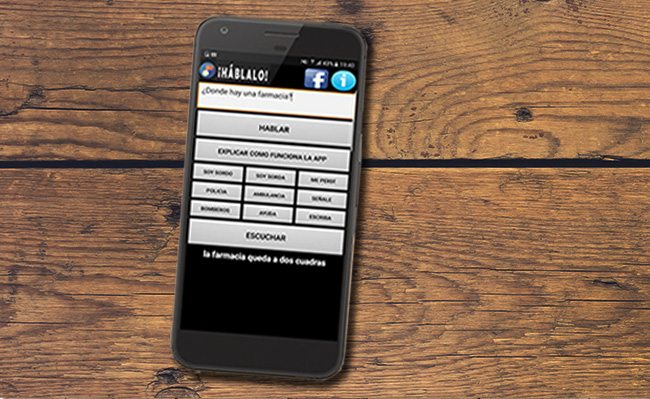 Un teléfono móvil con la aplicación ¡Háblalo! abierta.