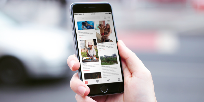 Smartphone con la app JoinIn.