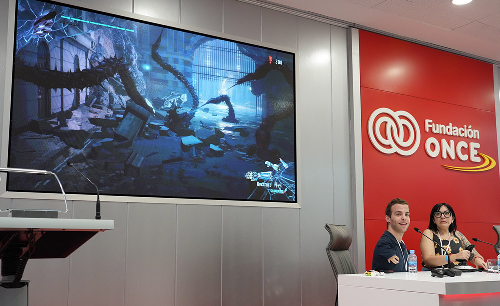 Fotografía do taller dedicado ao Xbox Adaptive Controller de Microsoft.