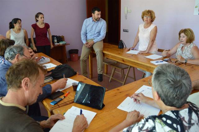 Formación a mayores de Mos sobre smartphones.