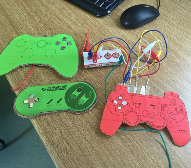 Controles hechos a mano para el MBot.