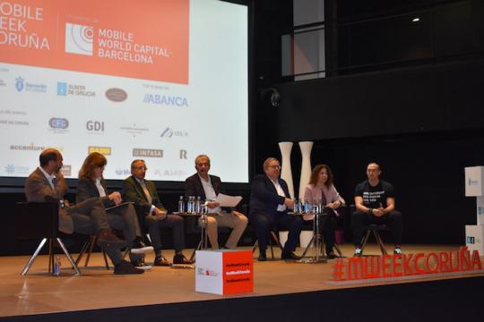 La mesa redonda de la digitalización en una imagen de Mundiario.