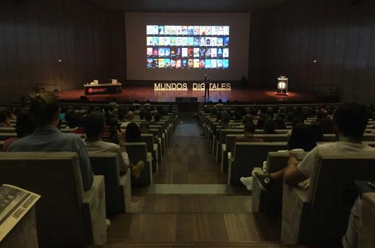 Asistentes a una de las conferencias de 