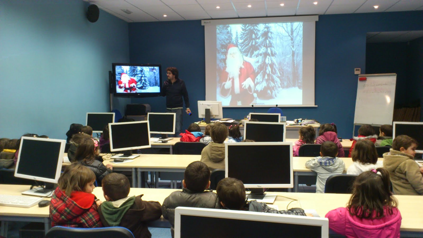 Papá Noel por videoconferencia en un aula CeMIT.