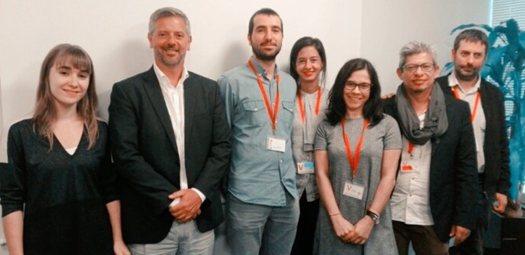 Membros do piloto galego en París.