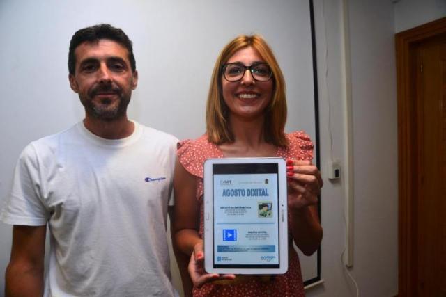 Manuel Bello y Ana Barreiro en la presentación de los cursos.