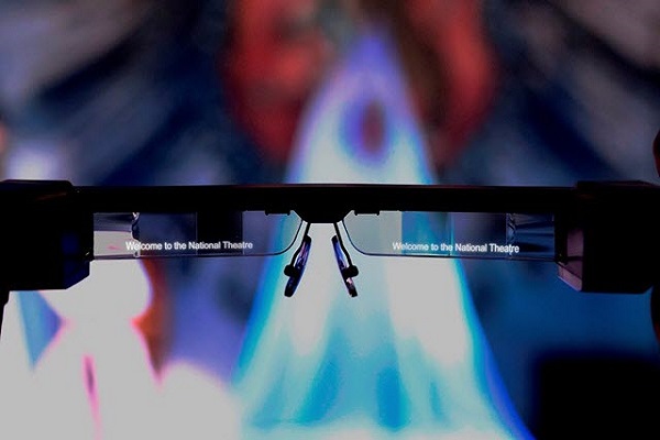 Gafas inteligentes para ver subtítulos.