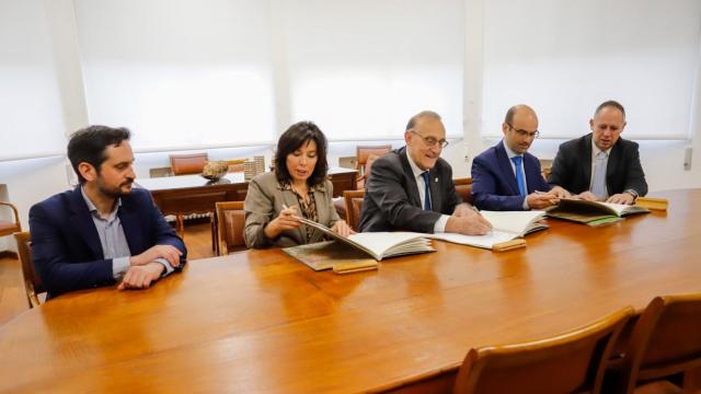 Firma del convenio Amtega, Uvigo, Retegal.