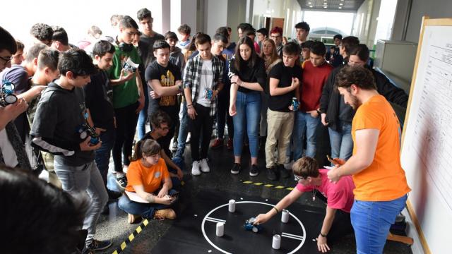 Competición de robots de la Escuela de Ingeniería Industrial.