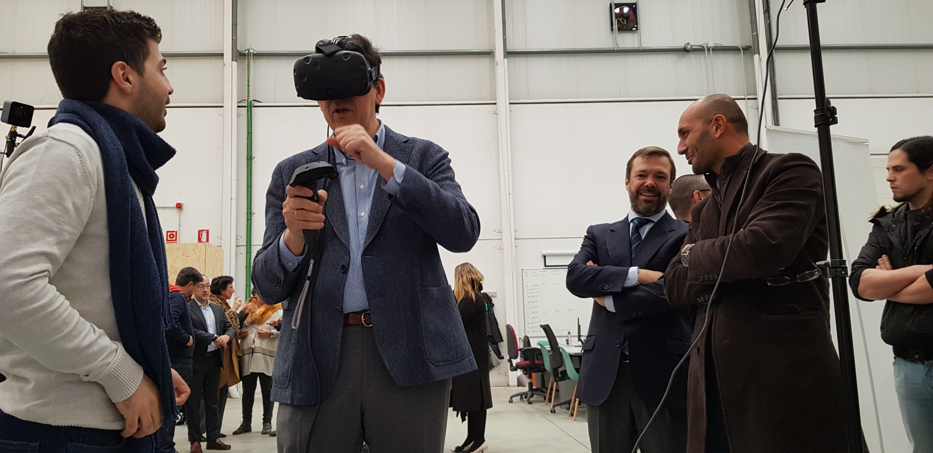 Ignacio López-Chaves usando realidad virtual.