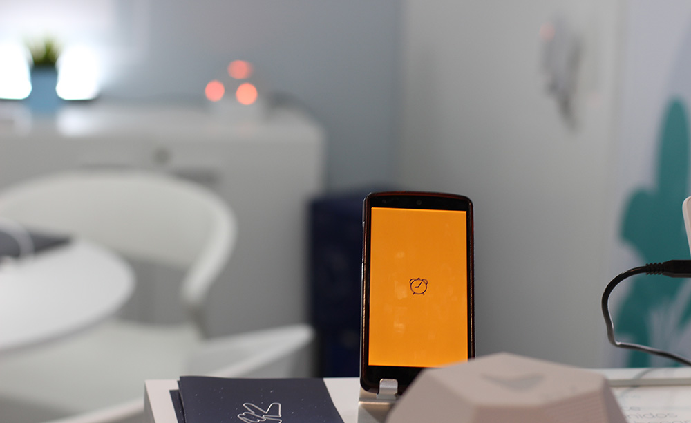 Fotografía dun sistema Visualfy informando sobre o son dunha alarma.