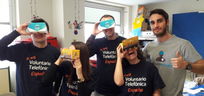 Voluntarios de Voluntechies al final de un taller en el Hospital de La Paz, en Madrid.