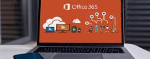 Portátil mostrando una imagen de promoción de Office365.