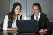Maider Agirrezabal (izquierda), alumna de Informática de la UPC , y Marta Jiménez Castells, profesora de la UPC de Barcelona. CONSUELO BAUTISTA.