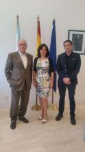 A directora da Amtega, Mar Pereira, xunto co presidente de ATA Galicia, Rafael Granados Guillén, e Álvaro Viqueira Verea Técnico ATA, durante a xuntanza que mantiveron esta semana para formaliza a adhesión ao Plan