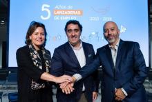 La directora de Telefónica Galicia, Marta Menéndez, Jorge Pumar y Joan Cruz.