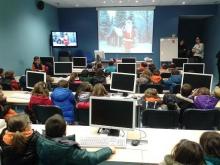 Conexión por videoconferencia desde un aula CeMIT con Papá Noel. Conexión por videoconferencia desde un aula CeMIT con Papá Noel.
