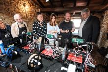 La directora general de Comercio y Consumo, Sol Vázquez, y el director de la Agencia Gallega de la Industria Forestal, Ignacio Lema, visitaron esta mañana el curso de formación especializada "Nuevas herramientas para nuevos materiales".