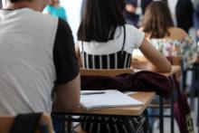 Alumnos sentados en un aula.