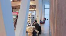 Imaxe do interior dunha biblioteca.