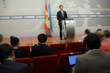 El presidente de la Xunta durante la rueda de prensa.